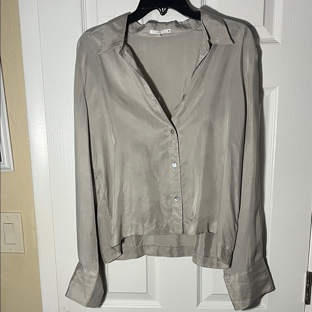 NIA Los Angeles Austin button up long sleeve shirt cropped point collar taupe LG